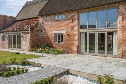 !! NEW !! Grange Farm Barn in Filby | Winterton Cottages