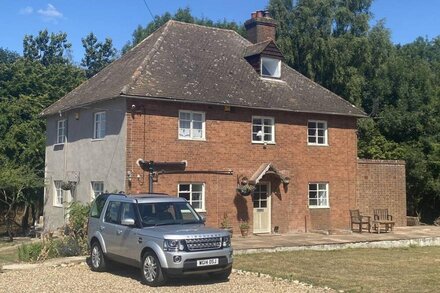 Country House, amazing views. 45 mins from central London.