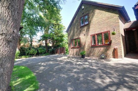 Brook End -  a semi-detached house that sleeps 4 guests  in 2 bedrooms