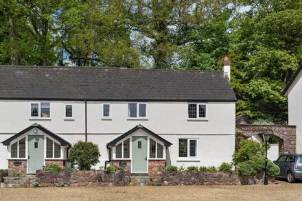 Idyllic Cottage in Heart of Devon Countryside