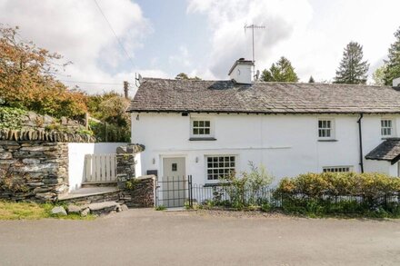 OLD FARM COTTAGE, pet friendly, with open fire in Skelwith Fold