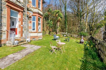 Outstanding, Georgian flat overlooking the bay