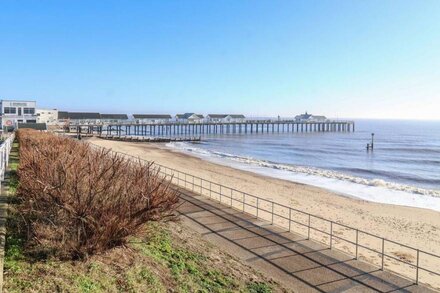 PEBBLES, pet friendly, with a garden in Southwold