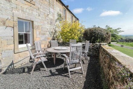 HARNHAM HALL COTTAGE, family friendly, with open fire in Ponteland