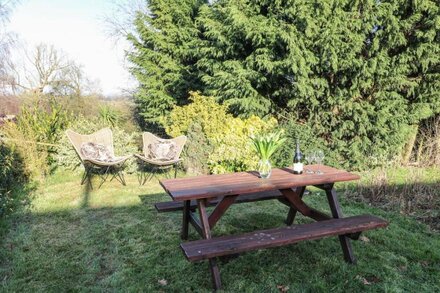 ADELAIDE COTTAGE, with pool in Ashbourne