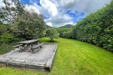 Cosy cottage with private garden close to southern shores of Lake Windermere