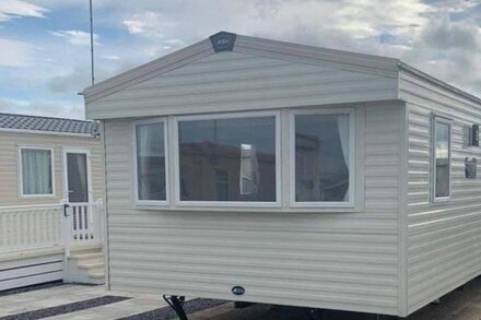 3 bed Caravan at Lyons Robinhood