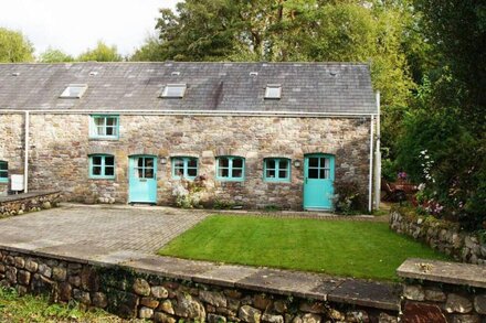 Bwthyn Glyn - Three Bedroom House, Sleeps 6