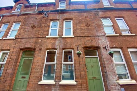 Inviting 4-Bed House in Belfast Sleeps 8