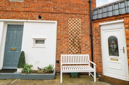 2 HARTBURN ROAD, pet friendly, with a garden in Tynemouth