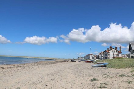 WYLFA DUPLEX, pet friendly, country holiday cottage in Rhosneigr