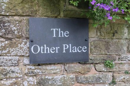 THE OTHER PLACE, family friendly, with open fire in Holmbridge