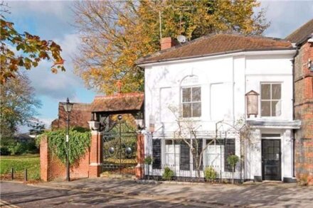 Period cottage in the centre of Windsor