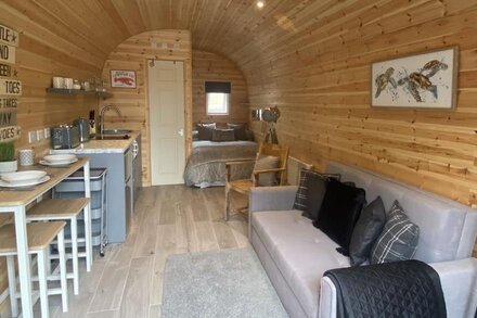 Cosy cabin near Tenby and Saundersfoot