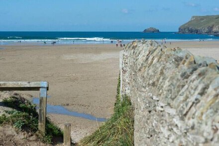 TIDE POD, family friendly, country holiday cottage in Polzeath