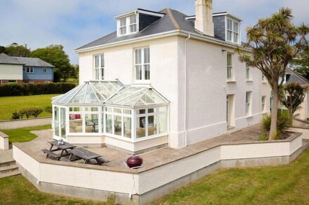 THE HAVEN, pet friendly, with open fire in Daymer Bay