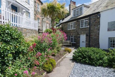 POPLAR COTTAGE, pet friendly, with open fire in Port Isaac