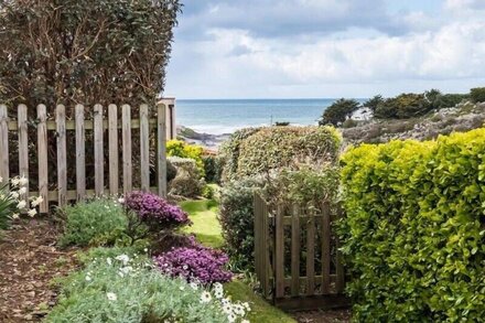 SUNSET, pet friendly, with a garden in Polzeath