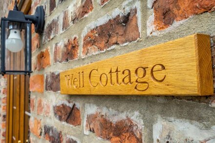 Brecks Farm - Well Cottage - sleeps 2 guests  in 1 bedroom