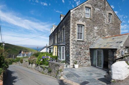 ALBANY, pet friendly, with open fire in Port Isaac