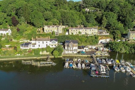 This holiday home is situated right on the water’s edge within the Malpas Marina