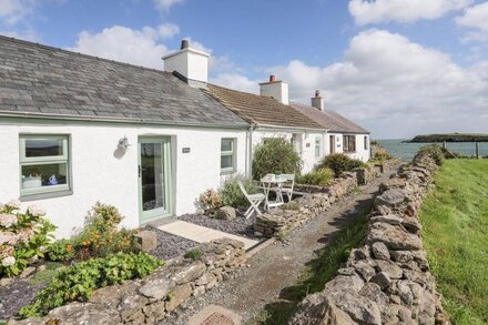 MINNEHAHA, pet friendly, country holiday cottage in Moelfre