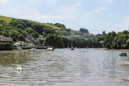 OYSTER LODGE, pet friendly, with a garden in Newton Ferrers