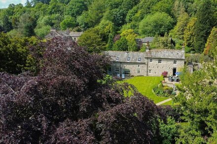 Carrholme Cottage - Rural luxury, sleeps 12 guests  in 6 bedrooms