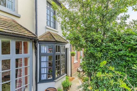 Pieman’s Cottage (a cosy cottage) Pulborough West Sussex<br>