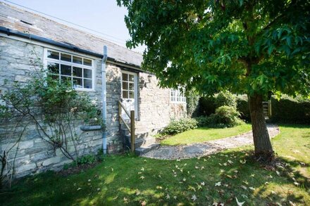 Old Stone Gardeners Cottage in Somerset with peaceful secluded garden