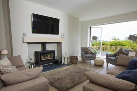 SUNDOWNERS, pet friendly, luxury holiday cottage in Salcombe