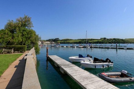 3 THE SALCOMBE, with pool in Salcombe