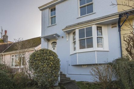 1 TOP VIEW COTTAGES, pet friendly, with open fire in Salcombe