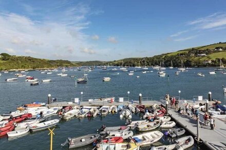 QUAYSIDE, family friendly, luxury holiday cottage in Salcombe