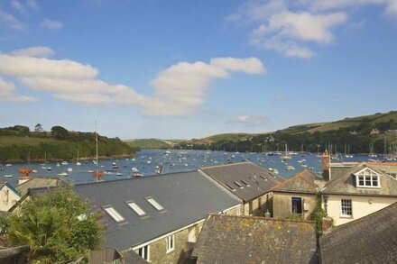 SEAGULL COTTAGE, family friendly, with a garden in Salcombe