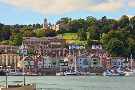 10 DART MARINA, family friendly, luxury holiday cottage in Dartmouth