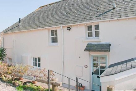 HAZEL COTTAGE, pet friendly, with a garden in Malborough