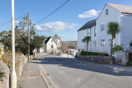 4 BLUE VIEW, family friendly, country holiday cottage in Salcombe