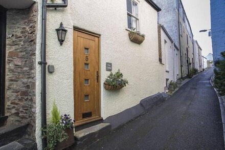 PIXIE COTTAGE, family friendly, with a garden in Dartmouth