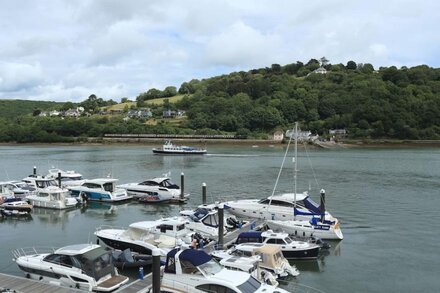 9 DART MARINA, family friendly, luxury holiday cottage in Dartmouth