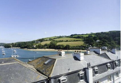 In the heart of Salcombe town - stunning views, sleeps up to 6 and dog friendly.