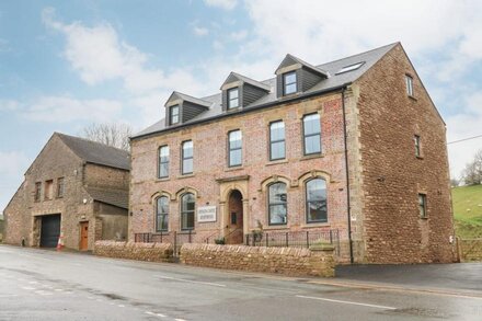 HOWGILLS, character holiday cottage in Kirkby Stephen