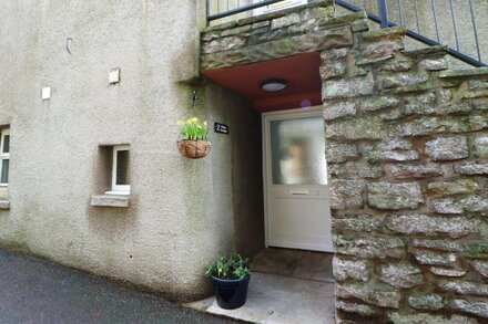 2 EDEN LODGE, pet friendly in Kirkby Stephen