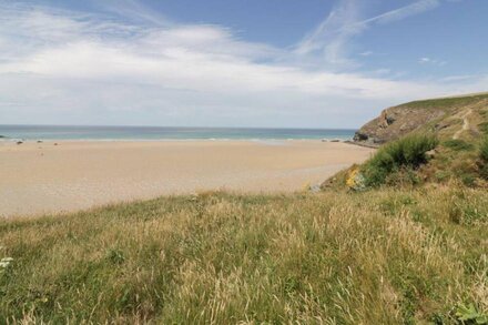 7 EUROPA COURT, pet friendly, country holiday cottage in Mawgan Porth