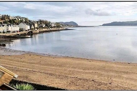 Inviting 1-Bed Apartment in Campbeltown Loch views