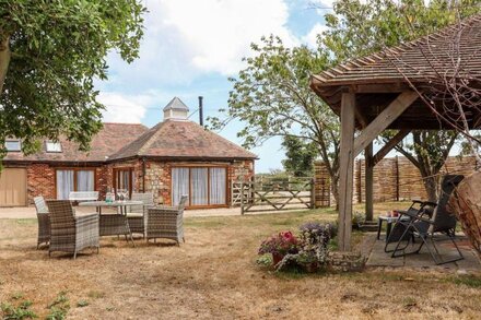 Country cottage, tranquil Romney Marsh. Views,  large outside space