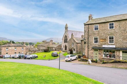 Beautiful, 2 bedroom, first floor apartment, at the heart of a busting Dales Village.