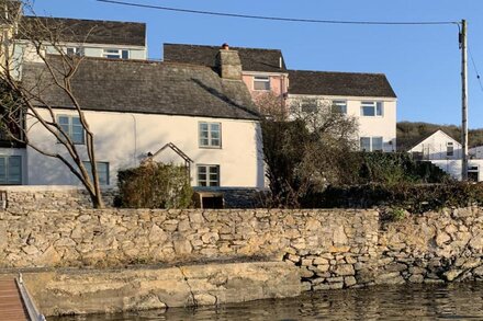 CLOVER COTTAGE, pet friendly, character holiday cottage in Holwick