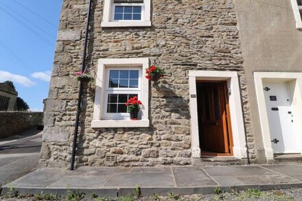 LYCHGATE COTTAGE, family friendly, with open fire in Settle