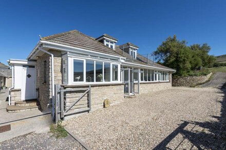 Perfect for a family seaside break in a beautiful peaceful setting at The Old Coastguards,this detac